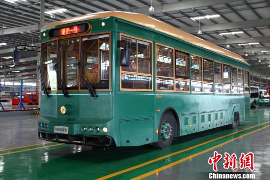 北京首條純電動觀光巴士線路投運 充滿電僅需10多分鐘