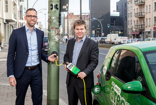 比加油站更多的是路燈：電動(dòng)車創(chuàng)新充電方案