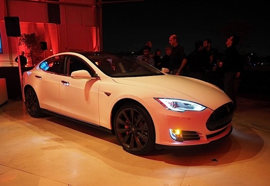 四驅版特斯拉首組照片 百公里加速僅3.2秒 四驅版特斯拉首組照片 百公里加速僅3.2秒