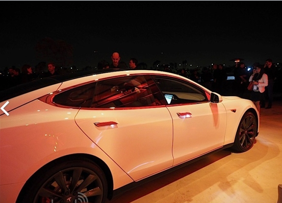 四驅版特斯拉首組照片 百公里加速僅3.2秒 四驅版特斯拉首組照片 百公里加速僅3.2秒