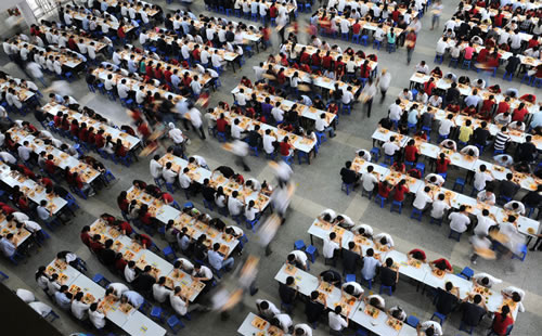 富士康計劃在鄭州建立新廠 或?yàn)閕Phone生產(chǎn)屏幕