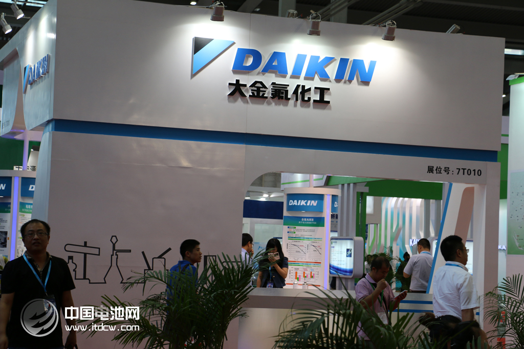 發(fā)展新能源汽車(chē) 讓市場(chǎng)選擇合適的技術(shù)路線(xiàn)