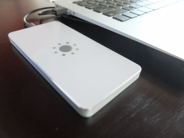 QiPack:是無線充電器,也是移動電源 QiPack:是無線充電器,也是移動電源