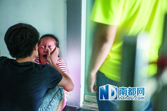 深圳龍華公安分局查出充電寶窩點(diǎn) 六塊電池三塊裝泥沙