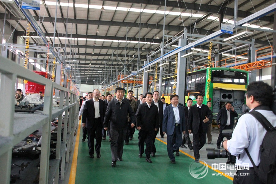 長江牌電動汽車首發車型下線 云南五龍正式投產 長江牌電動汽車首發車型下線 云南五龍正式投產