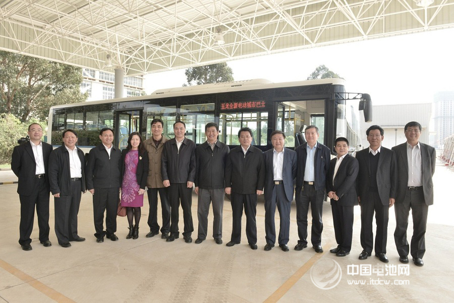 長江牌電動汽車首發車型下線  云南五龍正式投產