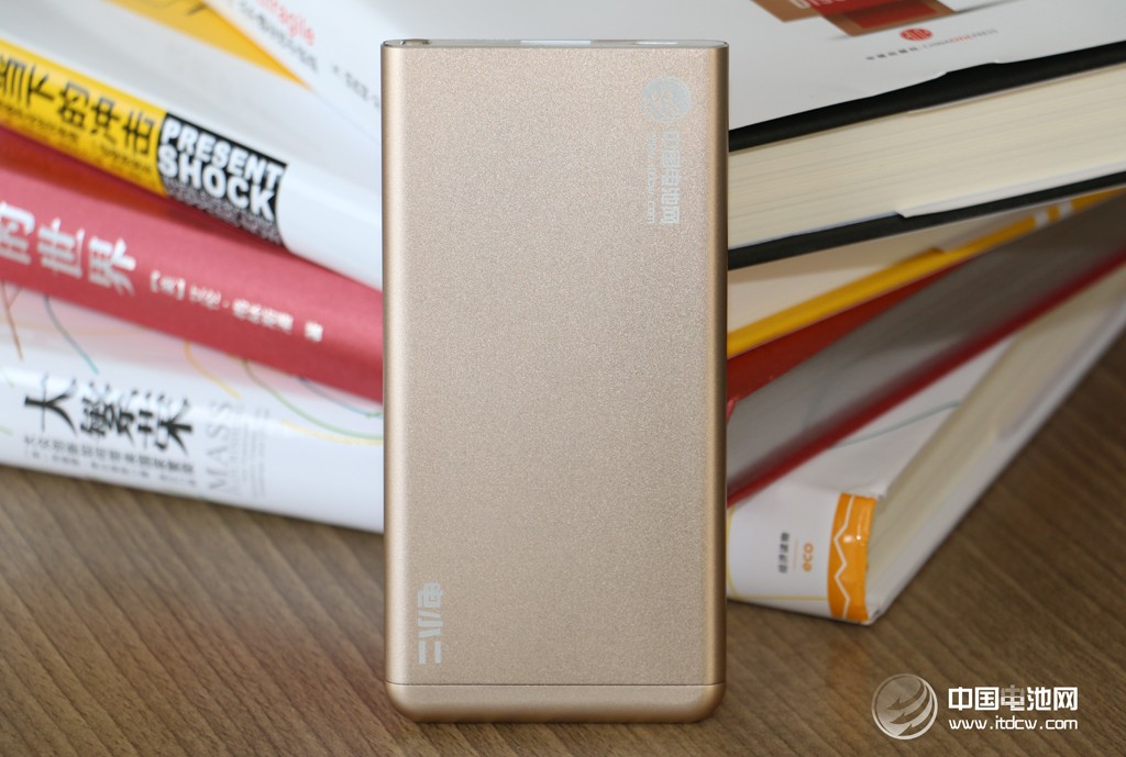 愛了，就不要釋手！電小二鋒6移動電源到手