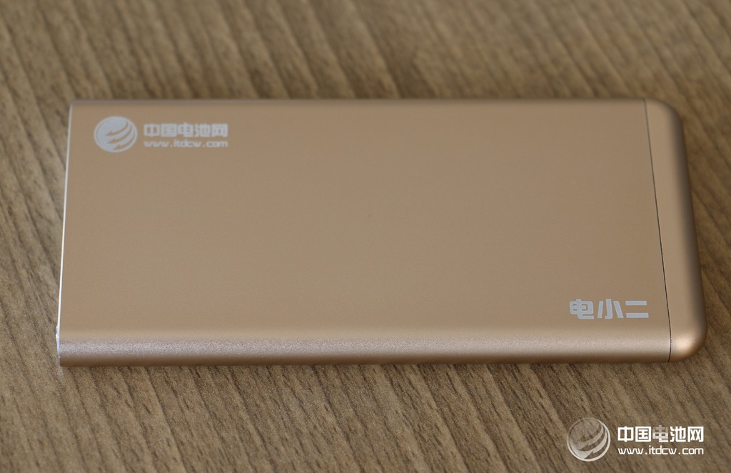 愛了，就不要釋手！電小二鋒6移動電源到手