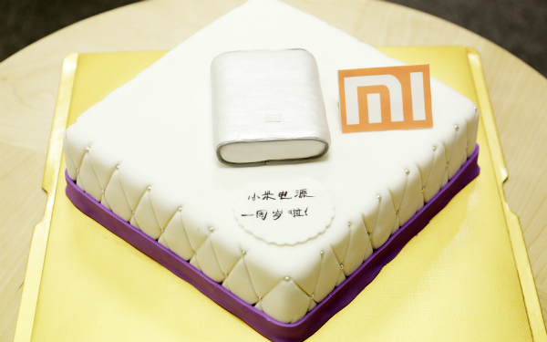 小米10400mAh 銀色版移動(dòng)電源破千萬(wàn)？ 推一周年紀(jì)念版