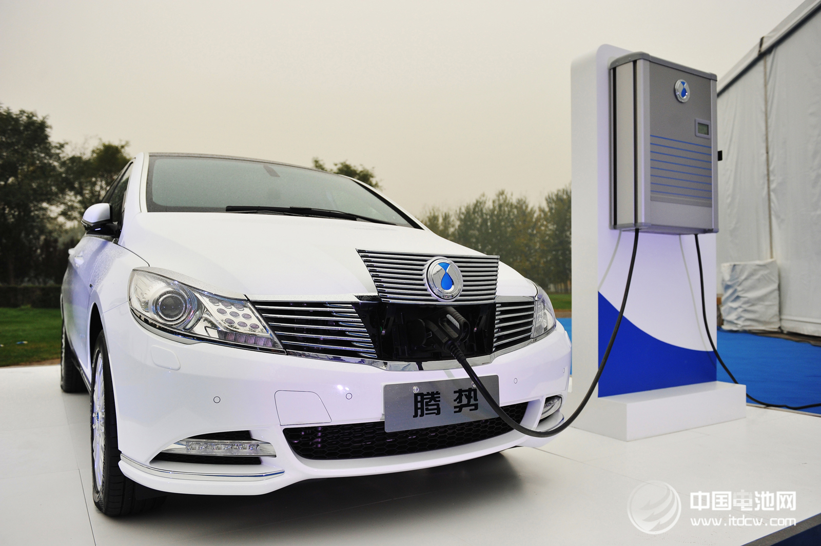 40萬(wàn)一輛的比亞迪騰勢(shì)電動(dòng)車 都是什么人買？