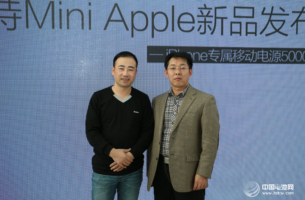 倍斯特總經(jīng)理潘良春與中國電池網(wǎng)創(chuàng)始人/CEO 合影