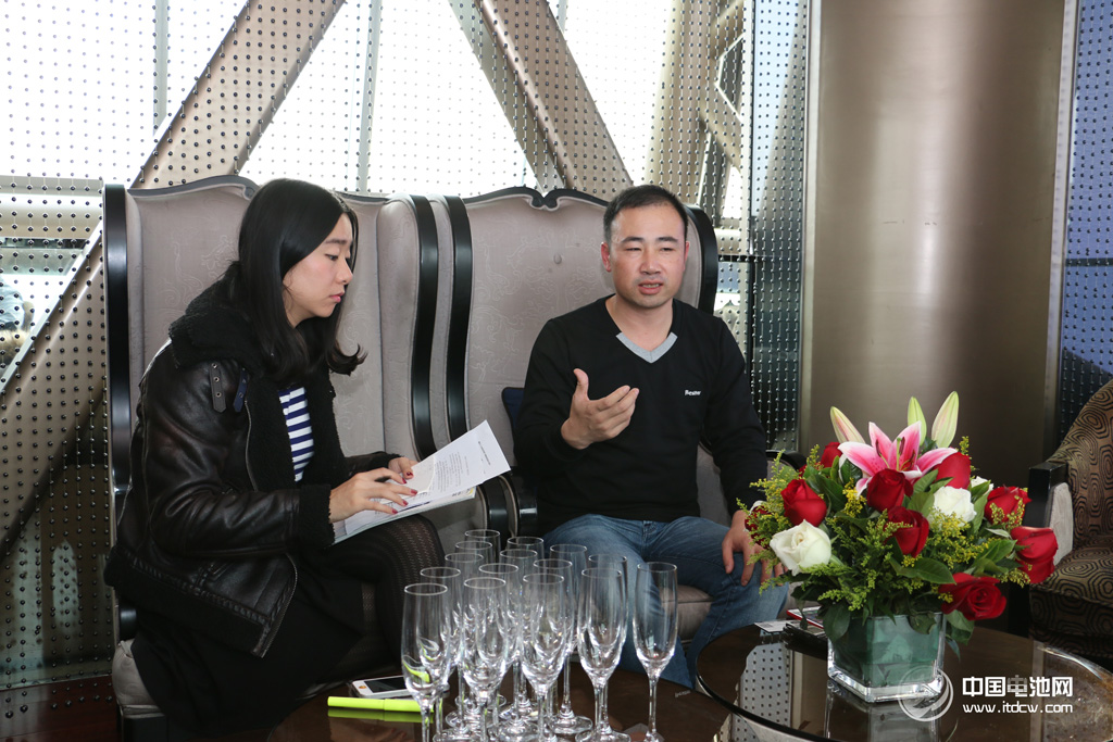 蘋果iPhone天生伴侶  深圳倍斯特推出小蘋果移動電源