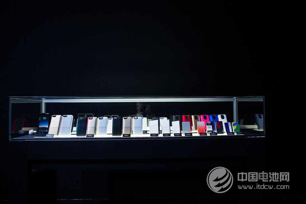 美國Mophie驚艷2015 CES  發布多款移動電源新品