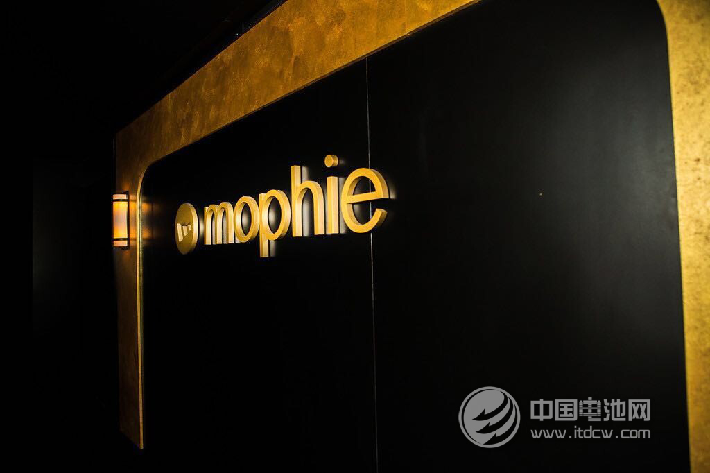 美國Mophie驚艷2015 CES  發(fā)布多款移動(dòng)電源新品