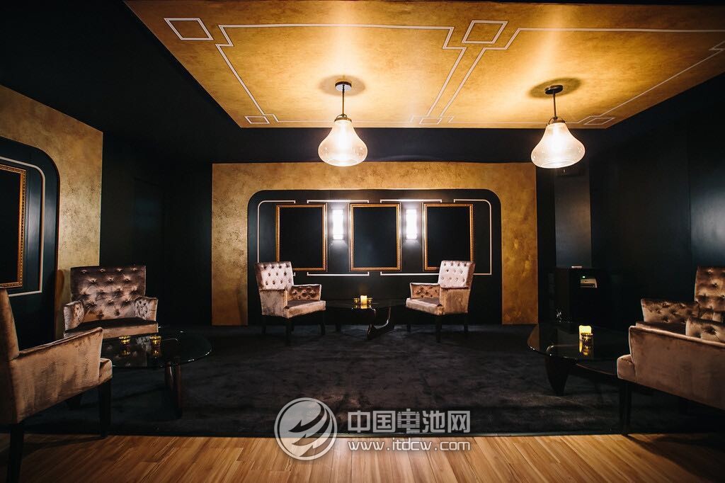 美國Mophie驚艷2015 CES  發(fā)布多款移動(dòng)電源新品