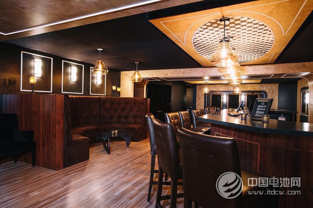 美國Mophie驚艷2015 CES  發(fā)布多款移動電源新品