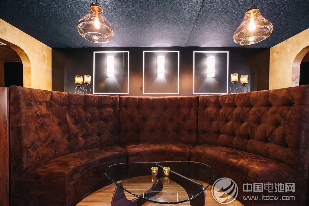 美國Mophie驚艷2015 CES  發(fā)布多款移動電源新品