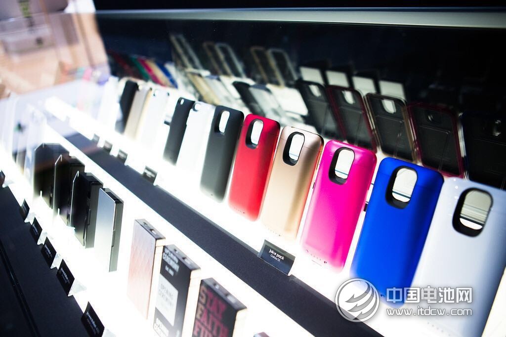 美國Mophie驚艷2015 CES  發(fā)布多款移動電源新品