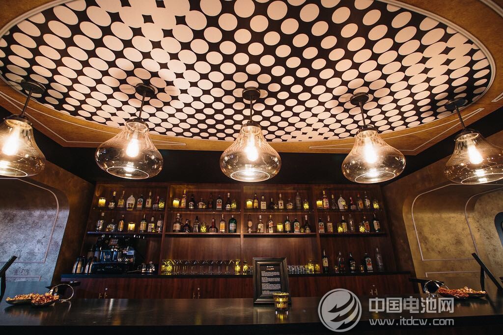 美國Mophie驚艷2015 CES  發(fā)布多款移動電源新品