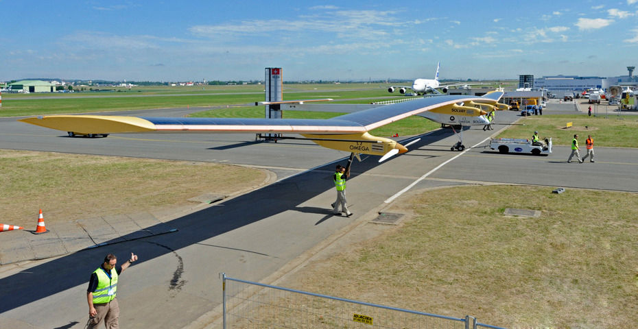 世界最大太陽能飛機環(huán)球飛行將經(jīng)停中國渝寧