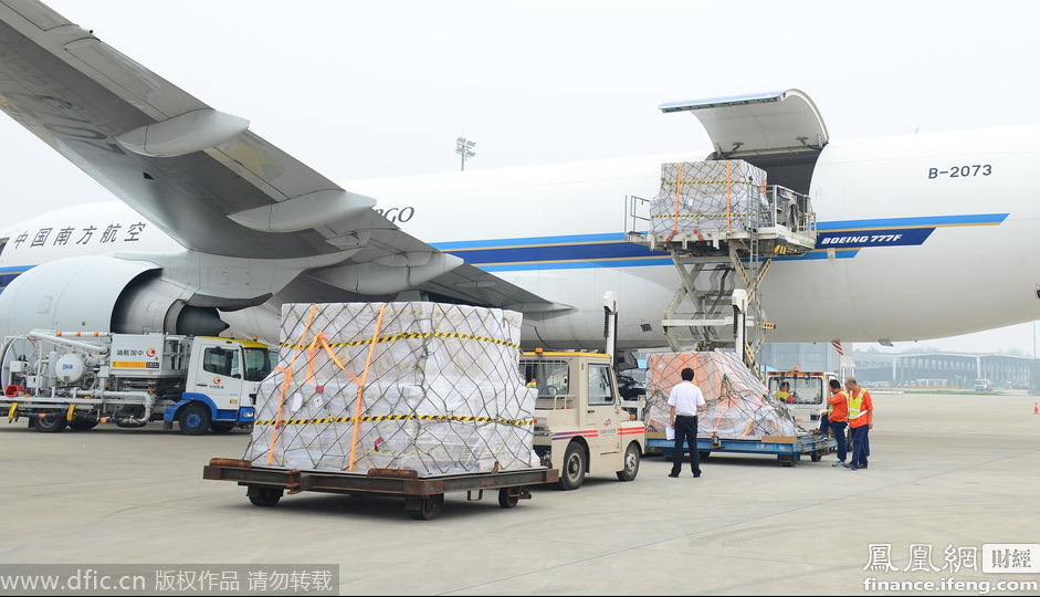 全球最大太陽能飛機運往阿聯酋 準備環球飛行