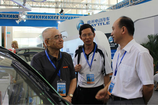 微米電動汽車搶眼山東車展 E28車型顛覆傳統(tǒng)工藝