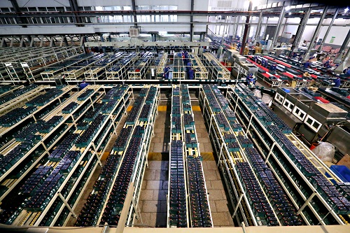 新能源汽車勢頭迅猛 今年產(chǎn)銷量或達(dá)20萬