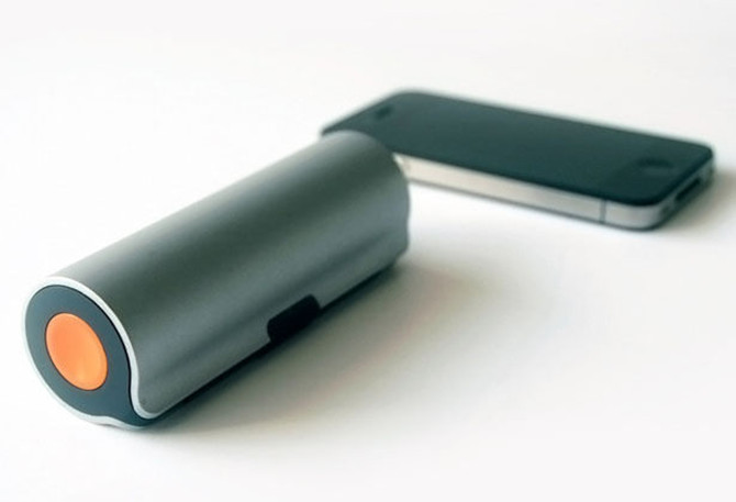 隨時隨地都可以充電啦！太陽能卷軸式充電器