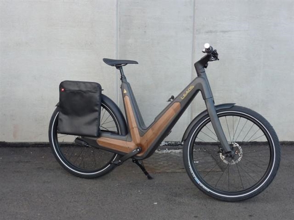 4萬塊的電動自行車：外觀很拉風 太陽能充電