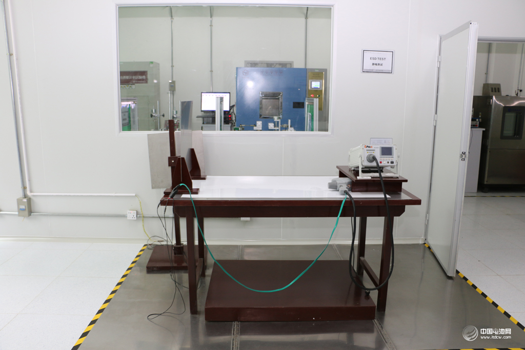 移動電源檢測中心設(shè)備一應(yīng)俱全，實驗室一塵不染