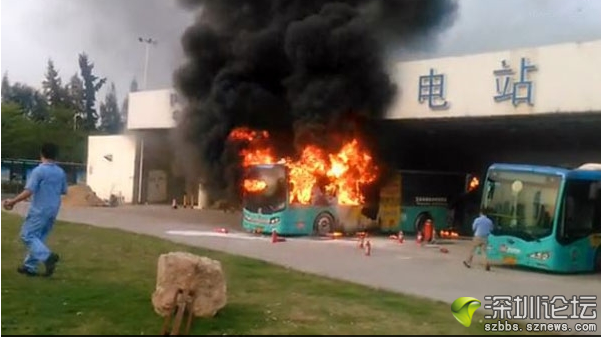 深圳一輛五洲龍電動大巴在充電時發生燃燒