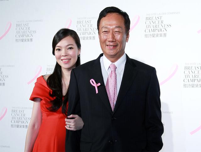 鴻海精密董事長郭臺銘和妻子曾馨瑩