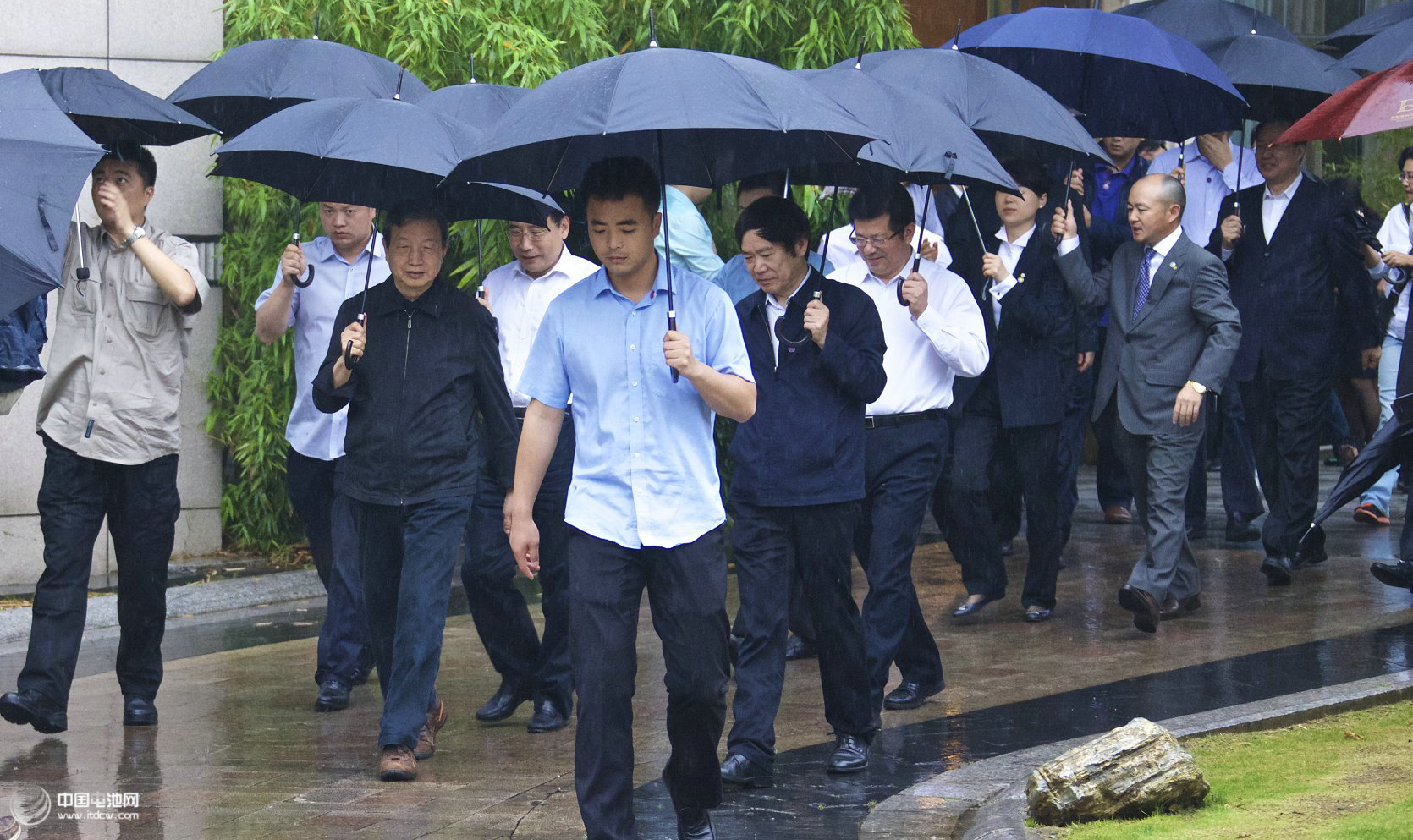 馬凱副總理江蘇常州調研:新能源車充電設施適度超前 馬凱副總理江蘇常州調研:新能源車充電設施適度超前