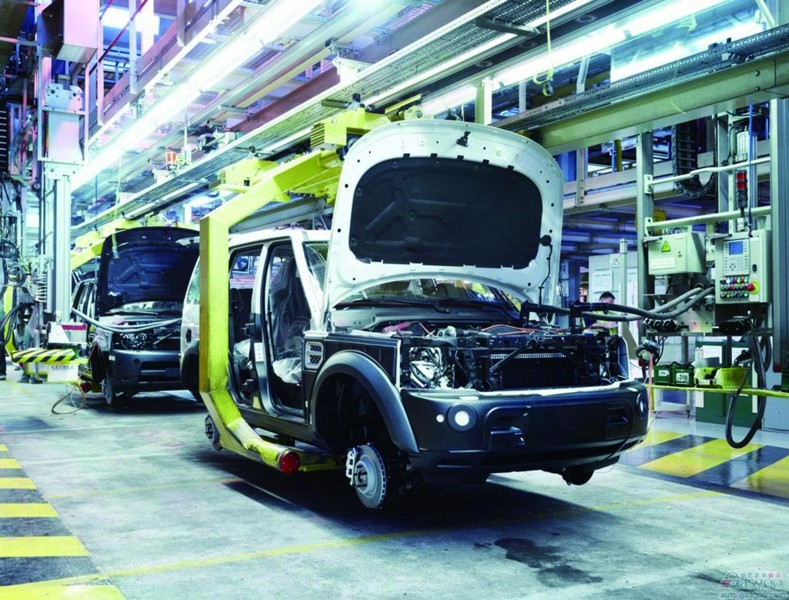 新能源汽車爆發增長  新能源車企該不該投資電池廠？