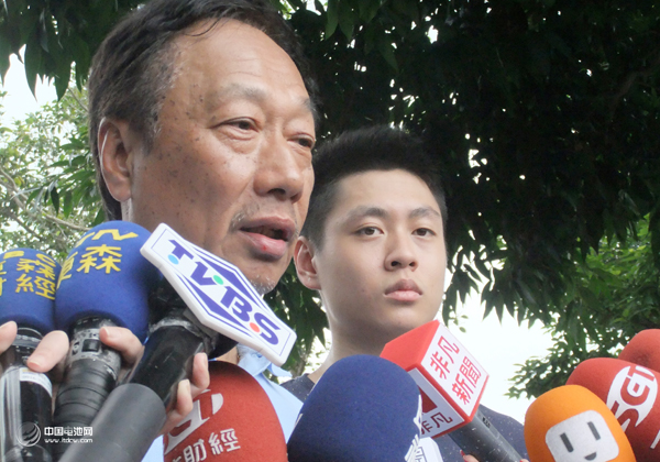 臺(tái)灣鴻海郭臺(tái)銘盯上朋友圈  發(fā)動(dòng)全員賣手機(jī)