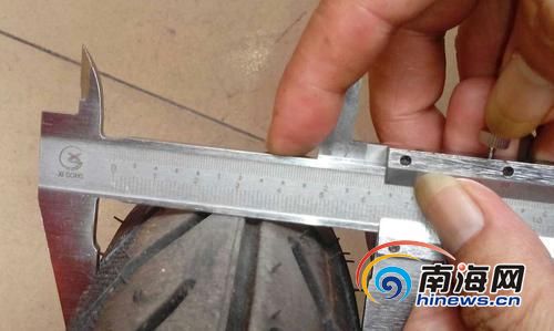 執法人員突擊檢查，測量一待售電動車輪胎超出國標