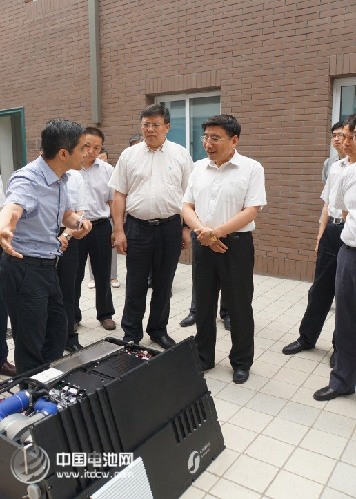 工信部部長苗圩參觀億華通燃料電池發(fā)動機等產(chǎn)品