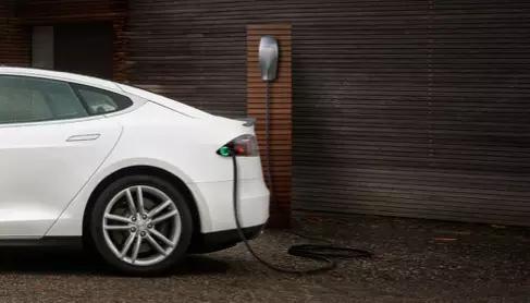 馬斯克承諾:超級充電站對特斯拉車主永久免費 馬斯克承諾:超級充電站對特斯拉車主永久免費