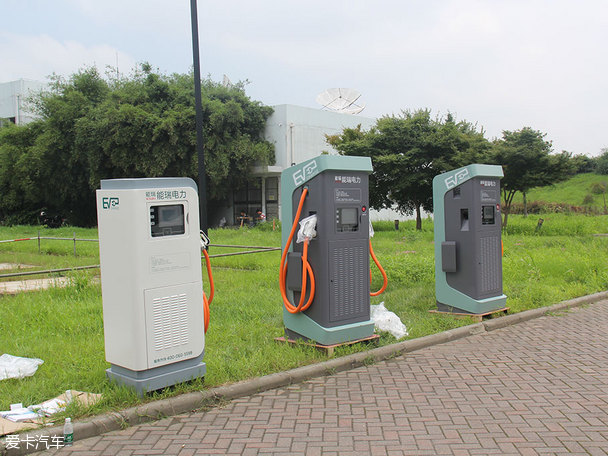 廣州將大規(guī)模安裝充電樁 推廣萬(wàn)臺(tái)新能源汽車