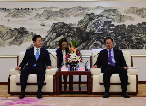 工信部副部長(zhǎng)毛偉明會(huì)見(jiàn)韓國(guó)三星SDI總裁趙南成 工信部副部長(zhǎng)毛偉明會(huì)見(jiàn)韓國(guó)三星SDI總裁趙南成