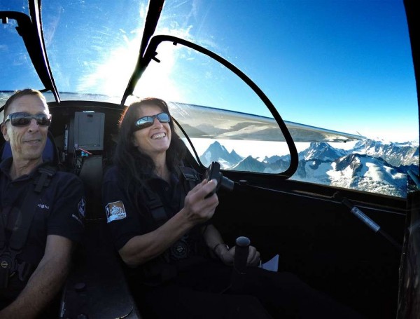 全球首架雙座可乘用太陽能飛機(jī) 雙向飛越阿爾卑斯山脈