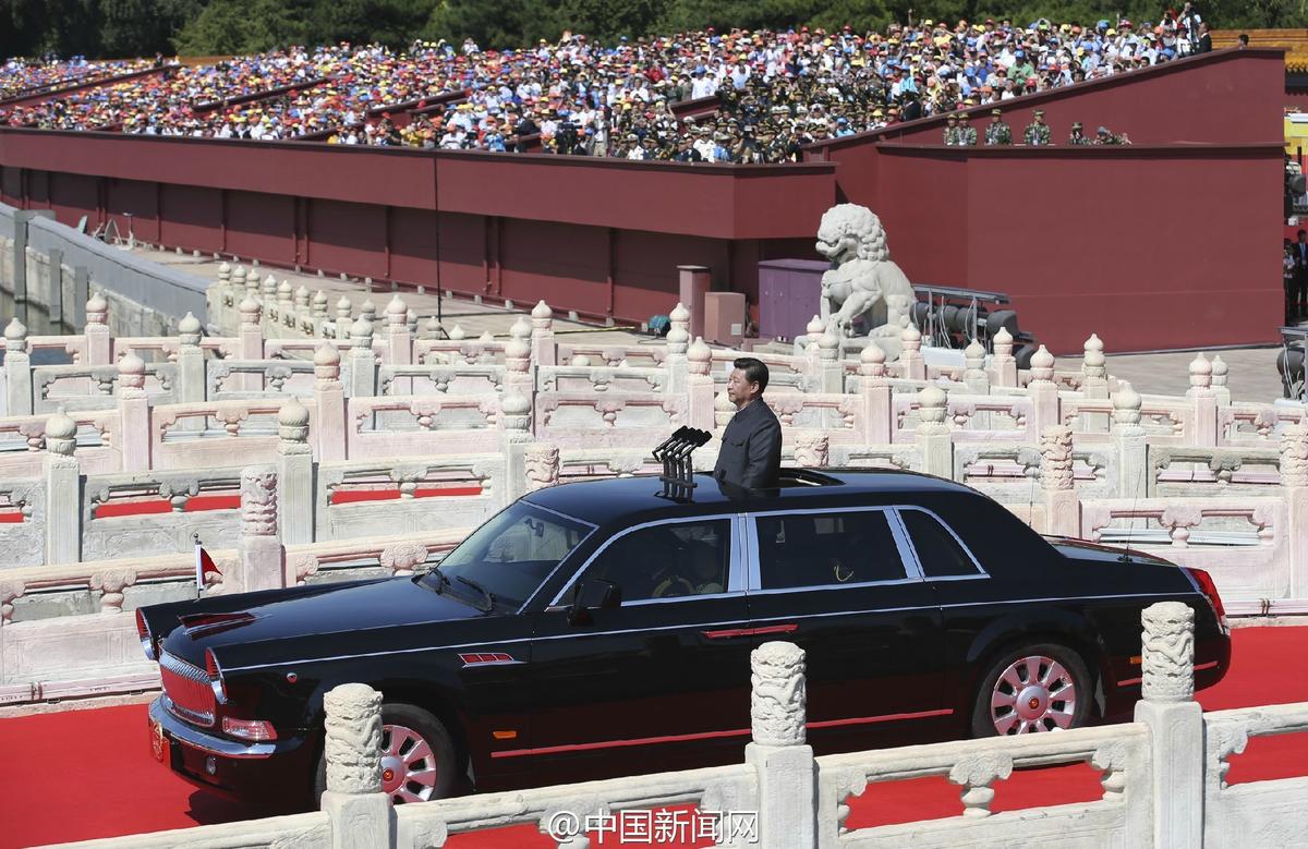 勝利日大閱兵：習(xí)近平坐國產(chǎn)紅旗車檢閱部隊 