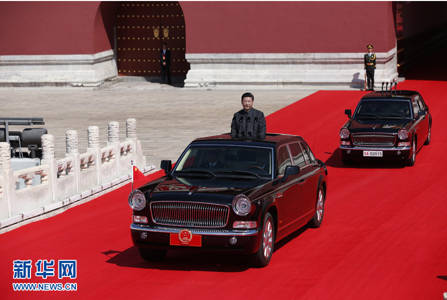 勝利日大閱兵：習(xí)近平坐國產(chǎn)紅旗車檢閱部隊 