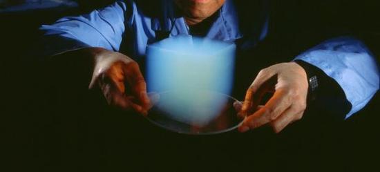 中國科學家研發石墨烯超級材料:輕如氣球硬如金屬 中國科學家研發石墨烯超級材料:輕如氣球硬如金屬