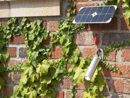 美國Voltaic Systems：用太陽能給手機(jī)充電的Shine充電寶