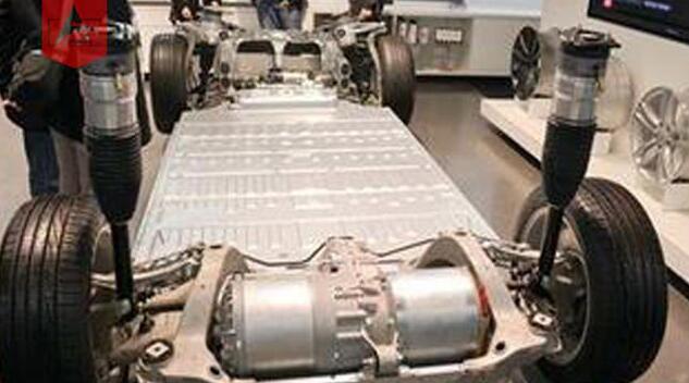 電池組大揭秘：里面除了電池還有啥？