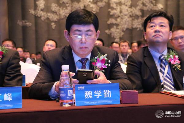 山東省汽車(chē)行業(yè)協(xié)會(huì)常務(wù)副會(huì)長(zhǎng)兼秘書(shū)長(zhǎng)魏學(xué)勤