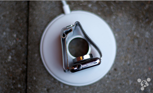 蘋果首款無線充電基座上市再遐想  iPhone會有嗎？