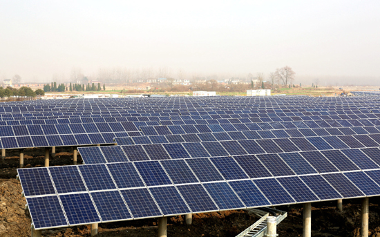 安徽肥東縣：華東地區最大漁光互補光伏電站并網