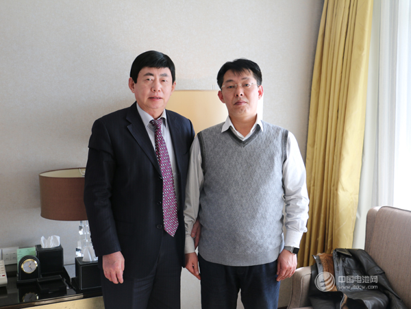 山東省汽車行業(yè)協(xié)會常務副會長兼秘書長魏學勤(左)與中國電池網(wǎng)CEO于清教合影 山東省汽車行業(yè)協(xié)會常務副會長兼秘書長魏學勤(左)與中國電池網(wǎng)CEO于清教合影